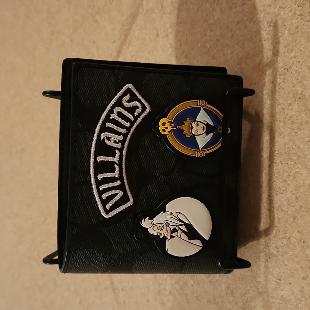 Coach villains wallet